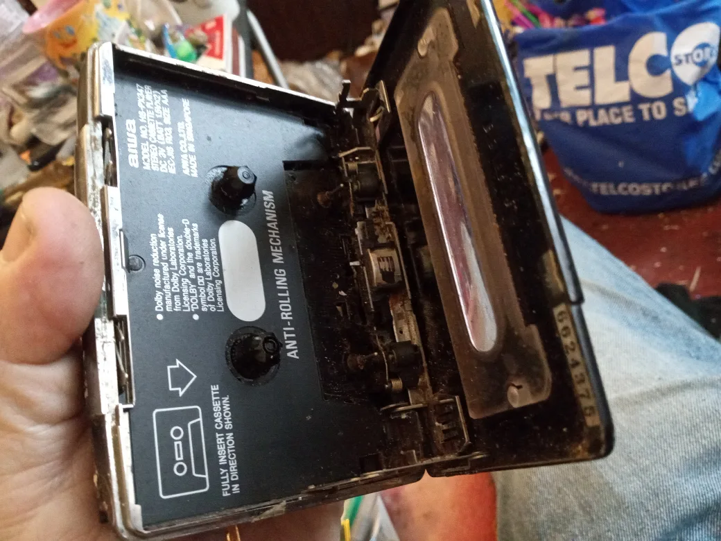 this is an old 1980s Walkman image indicator(2)