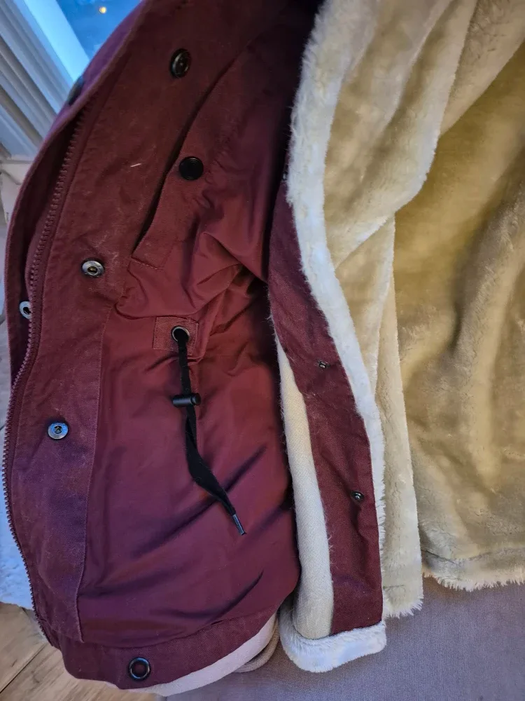 KOOKAI Burgundy Winter Coat image indicator(9)