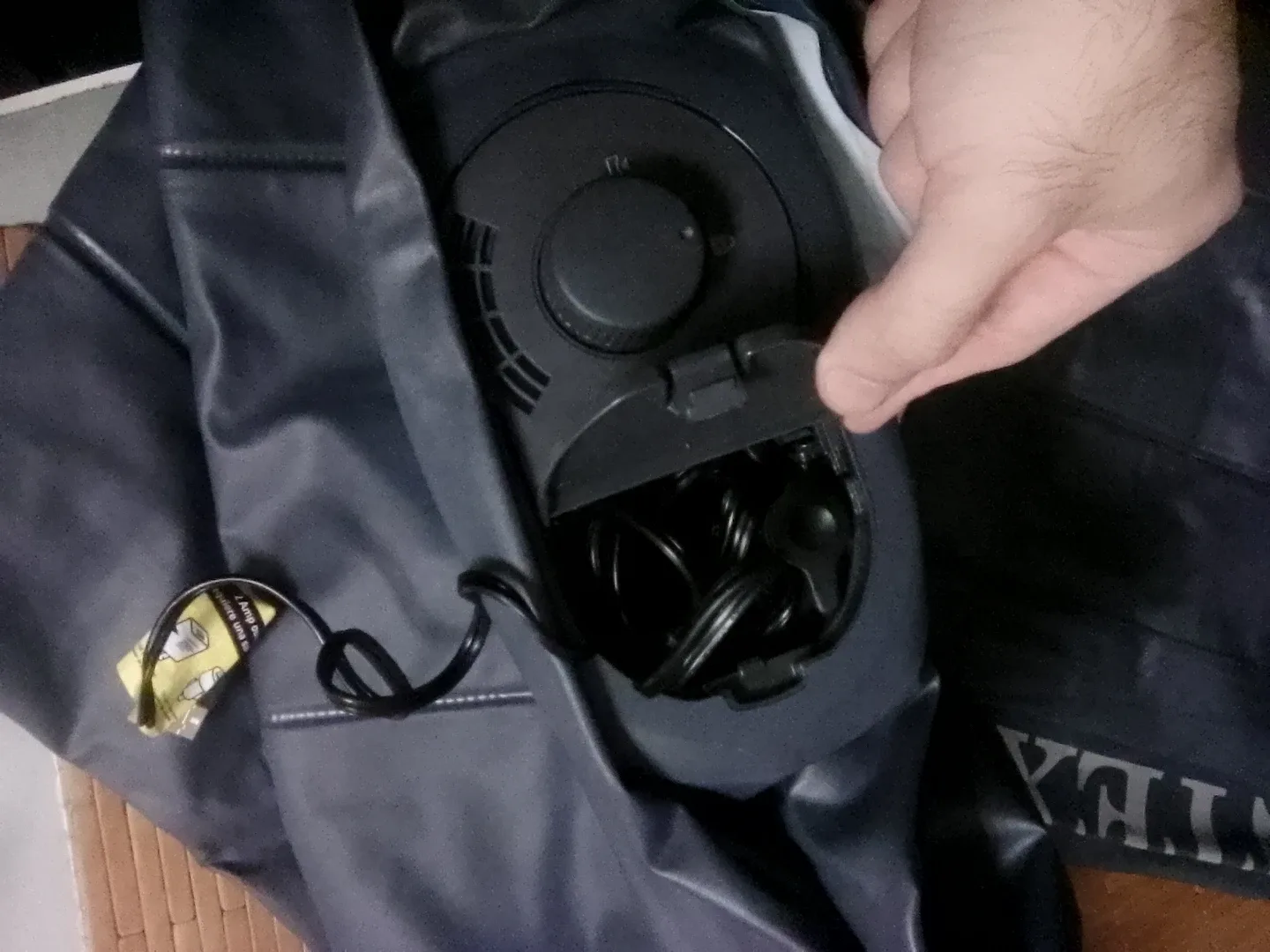 Intex Air Mattress with Built-in Pump 🥕 image indicator(2)