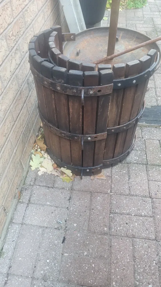 Wine making barrel