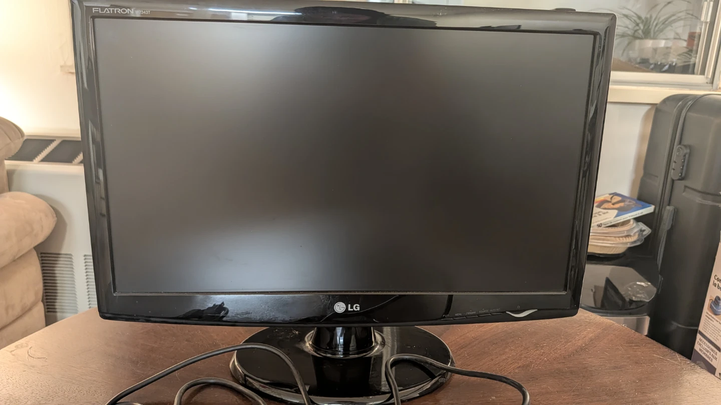 LG Flatron W2343T-PF 23" Monitor – $20 CAD (OBO)