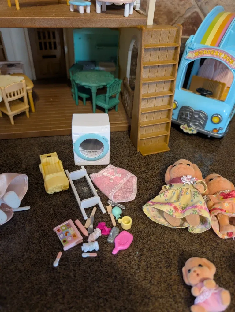 Calico Critters Dollhouse & Accessories image indicator(5)