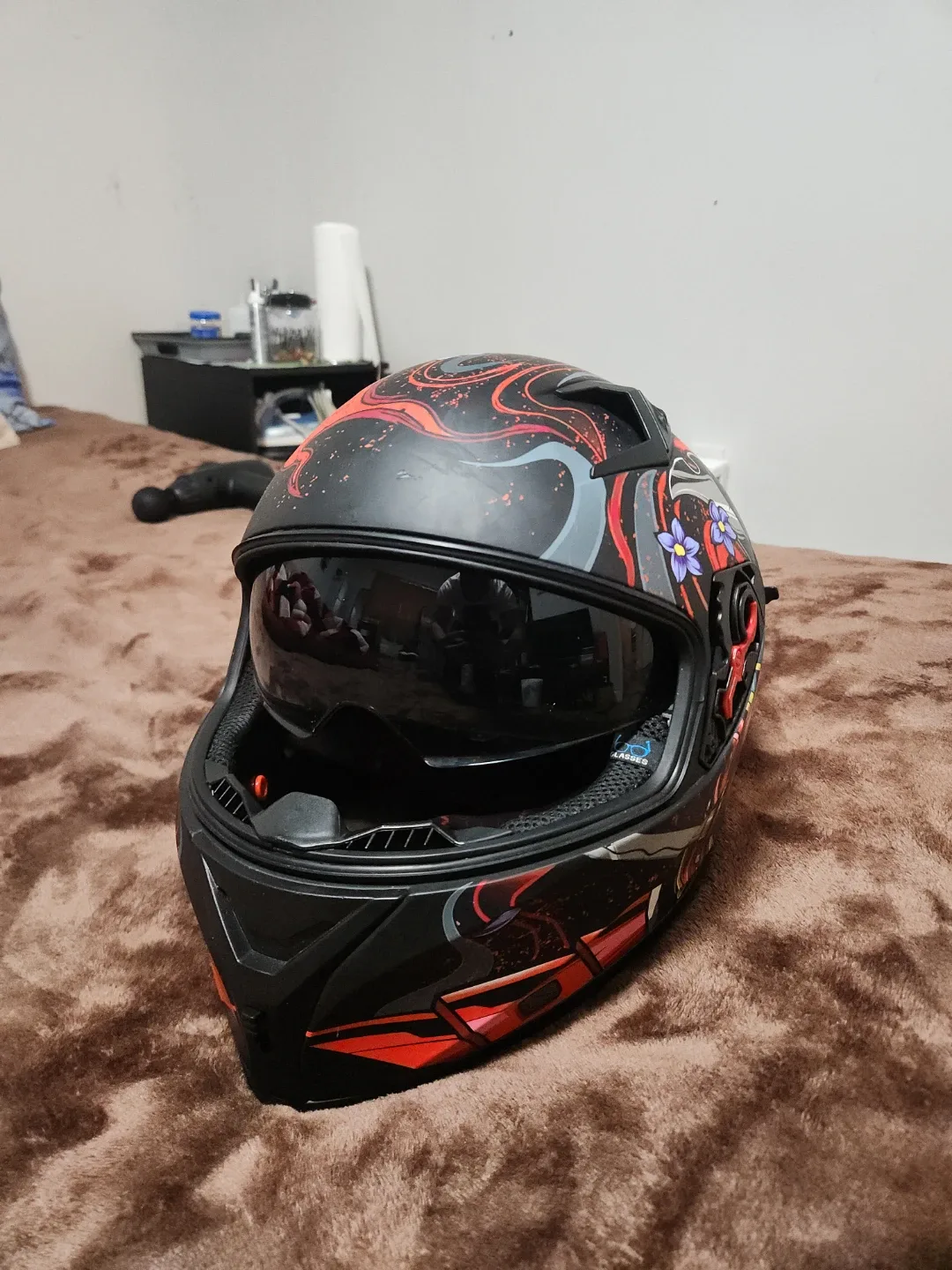 Helmet With Samurai Artwork image indicator(3)