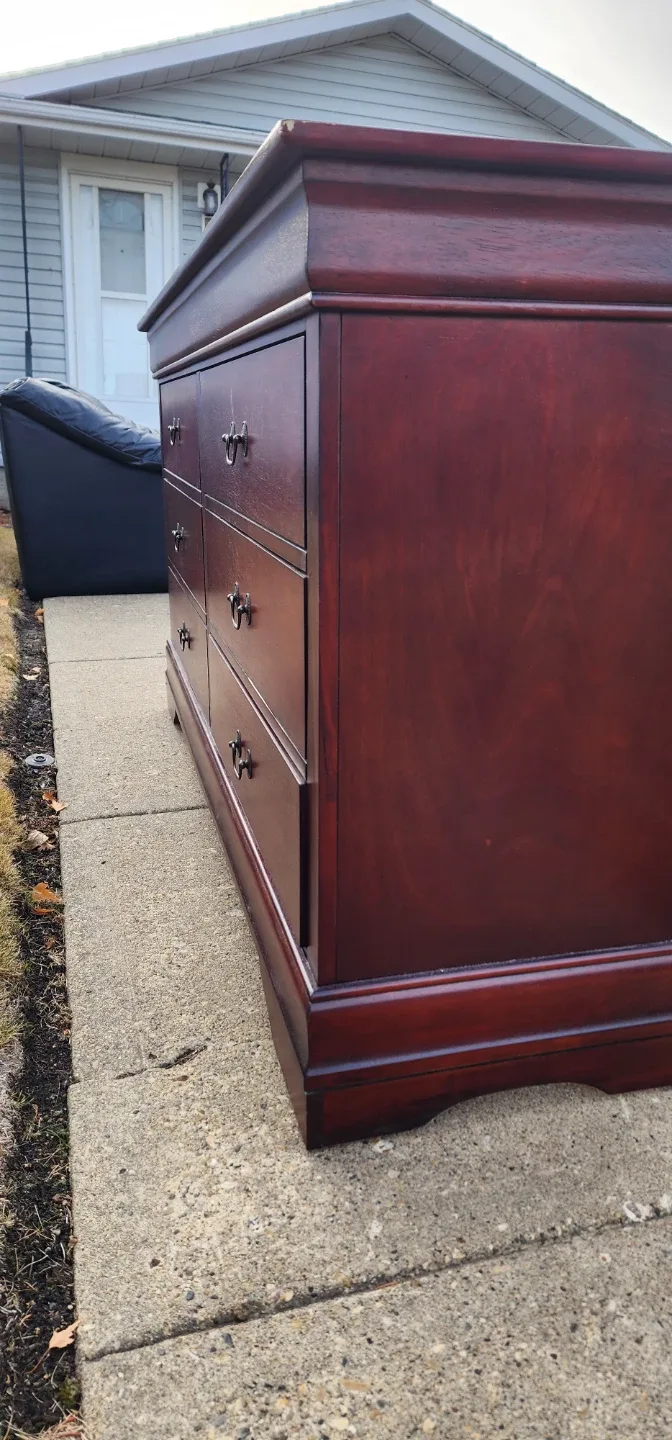 Mahogany Dresser with Mirror - 62x18x32" image indicator(7)