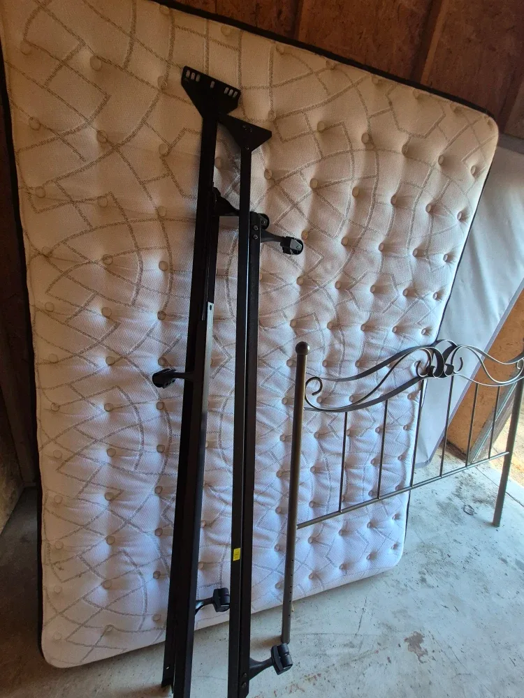 Queen Size Mattress and Metal Bed Frame image indicator(3)