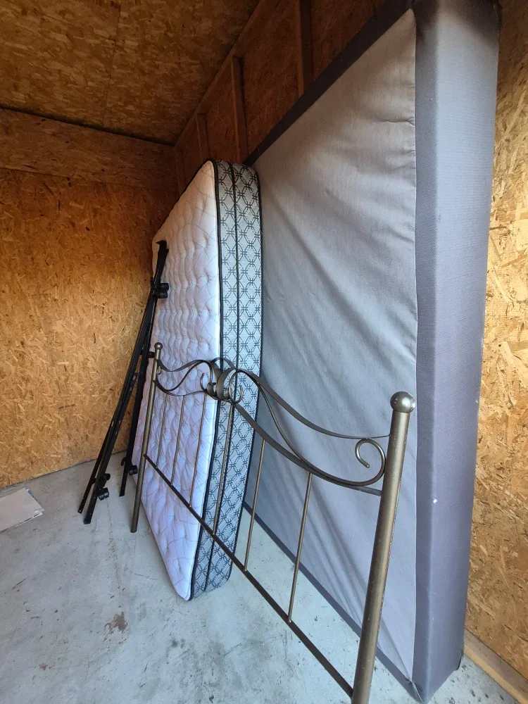 Queen Size Mattress and Metal Bed Frame image indicator(6)