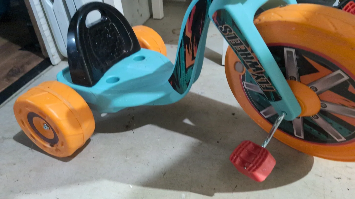 Fly Wheels Tricycle image indicator(3)