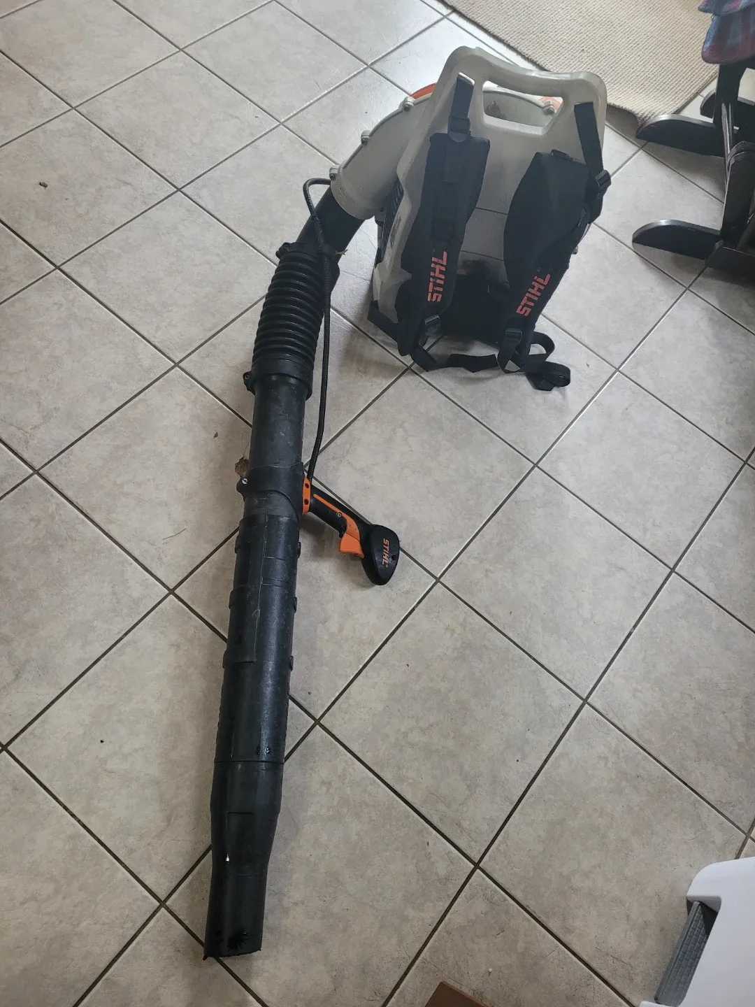 Stihl BR 600 Backpack Blower image indicator(2)