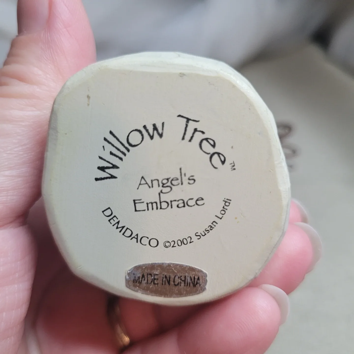 5 1/2" Willow Tree “Angel"s Embrance“ Figurine image indicator(6)