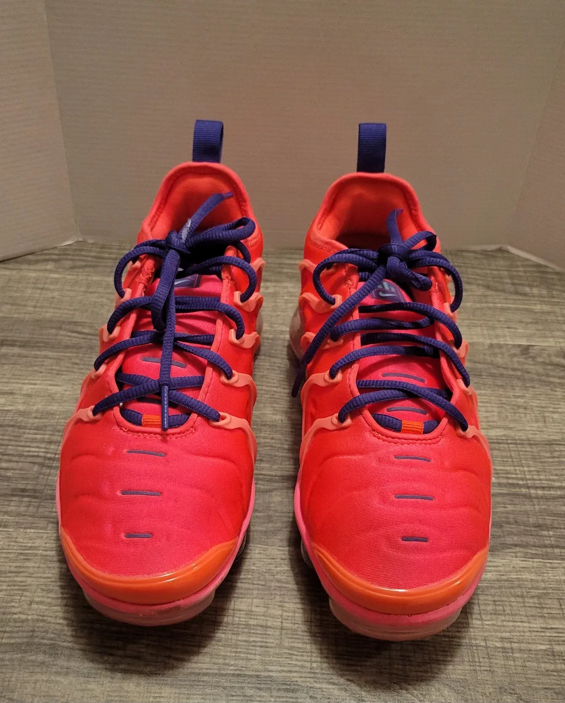 Nike Air Vapormax Plus - Red/Pink Size 7 women image indicator(2)