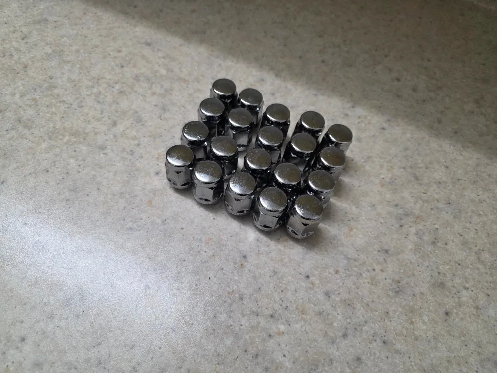 Set of 20 Chrome Lug Nuts M12 x 1.5 image indicator(2)