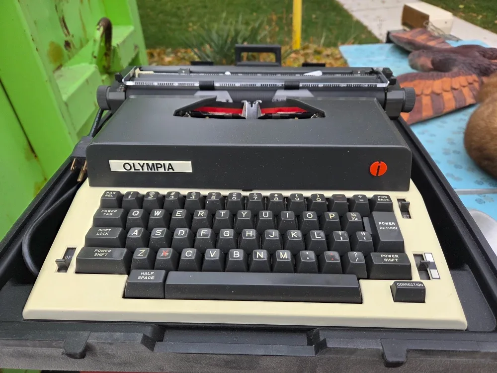 Olympia X-L12 Vintage Typewriter with Case