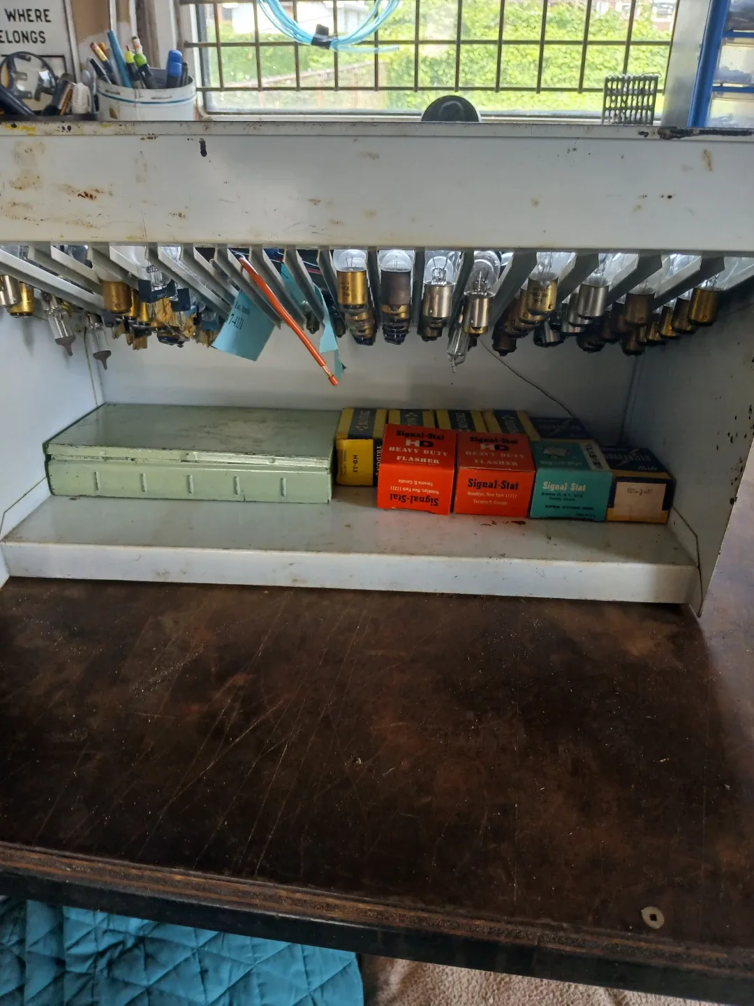 Vintage GE Automotive Bulbs Display Case image indicator(3)