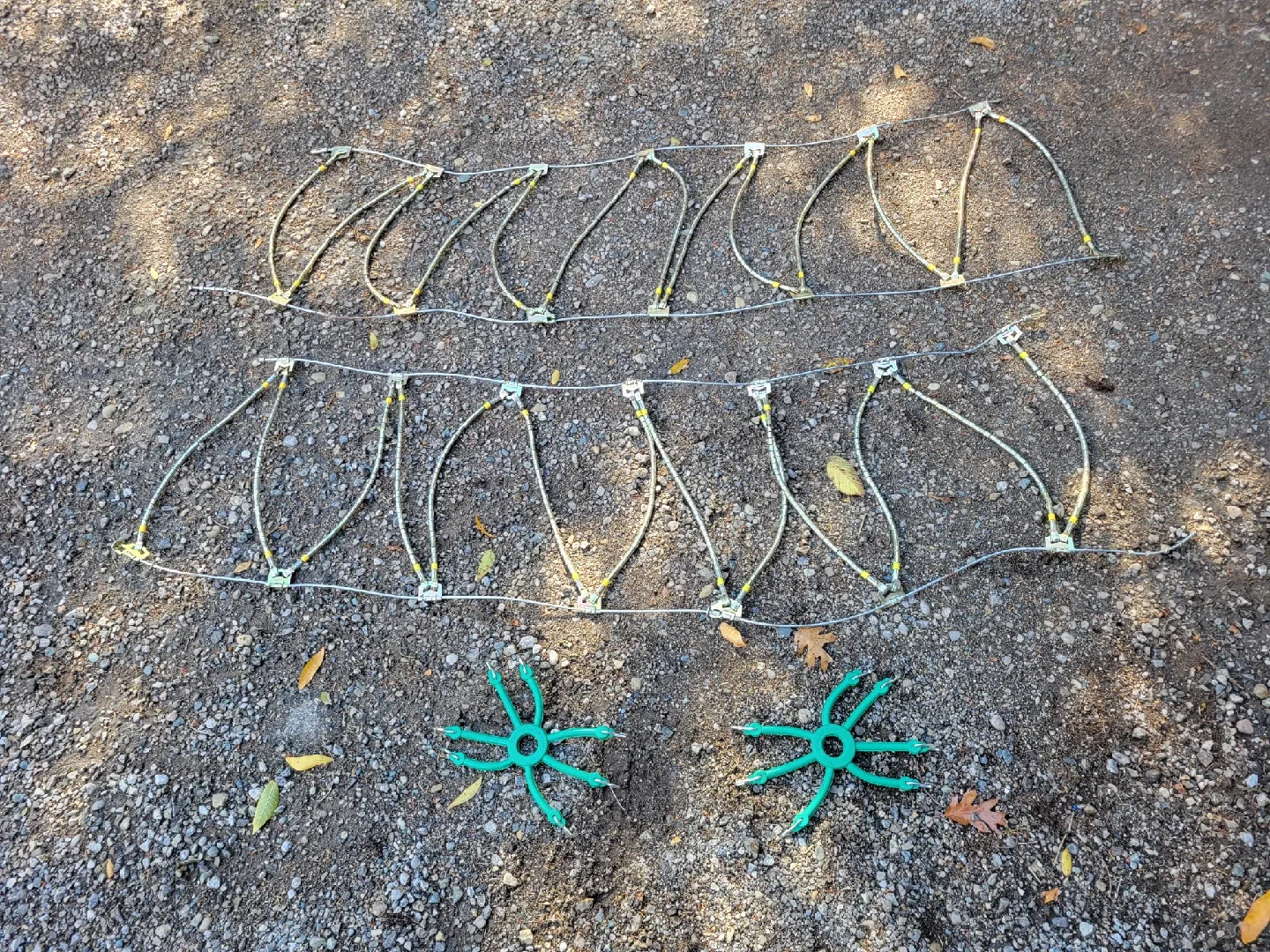 Lightning Cable Tire Chains - Fits Various Sizes image indicator(2)