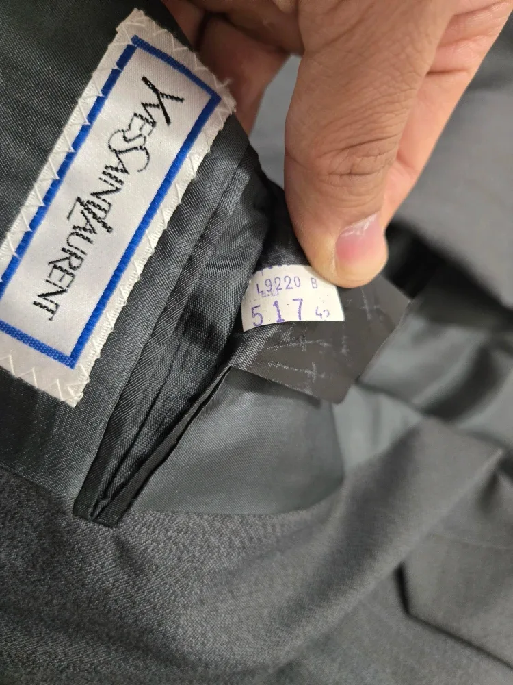 Yves Saint Laurent Grey Suit size 44 (L-XL) image indicator(9)