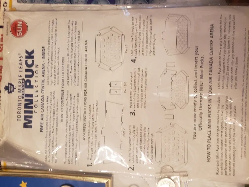 Toronto Maple Leafs Mini Puck Collection 2003/04 image indicator(10)