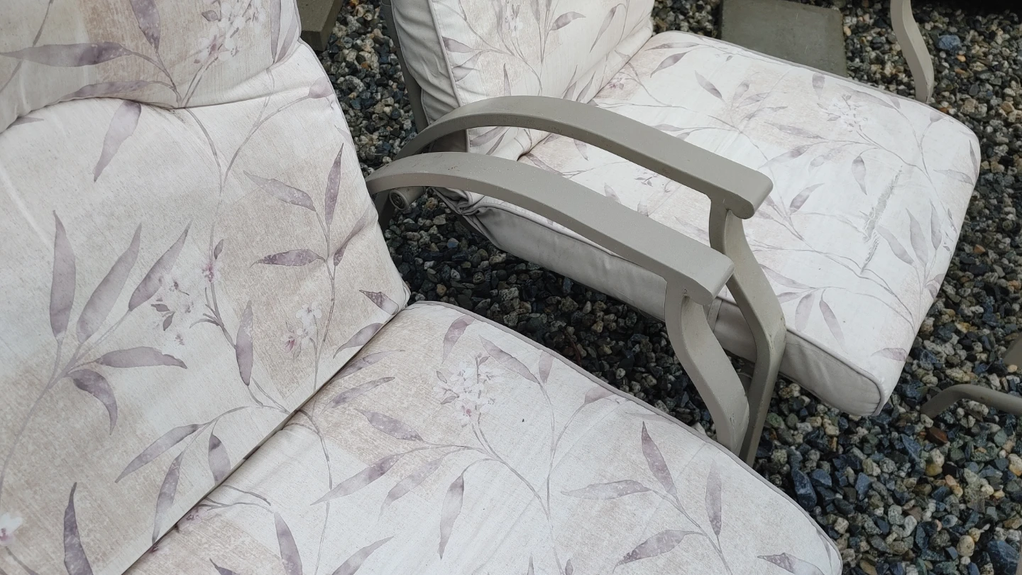 Patio Table with 6 Chairs - photo 3