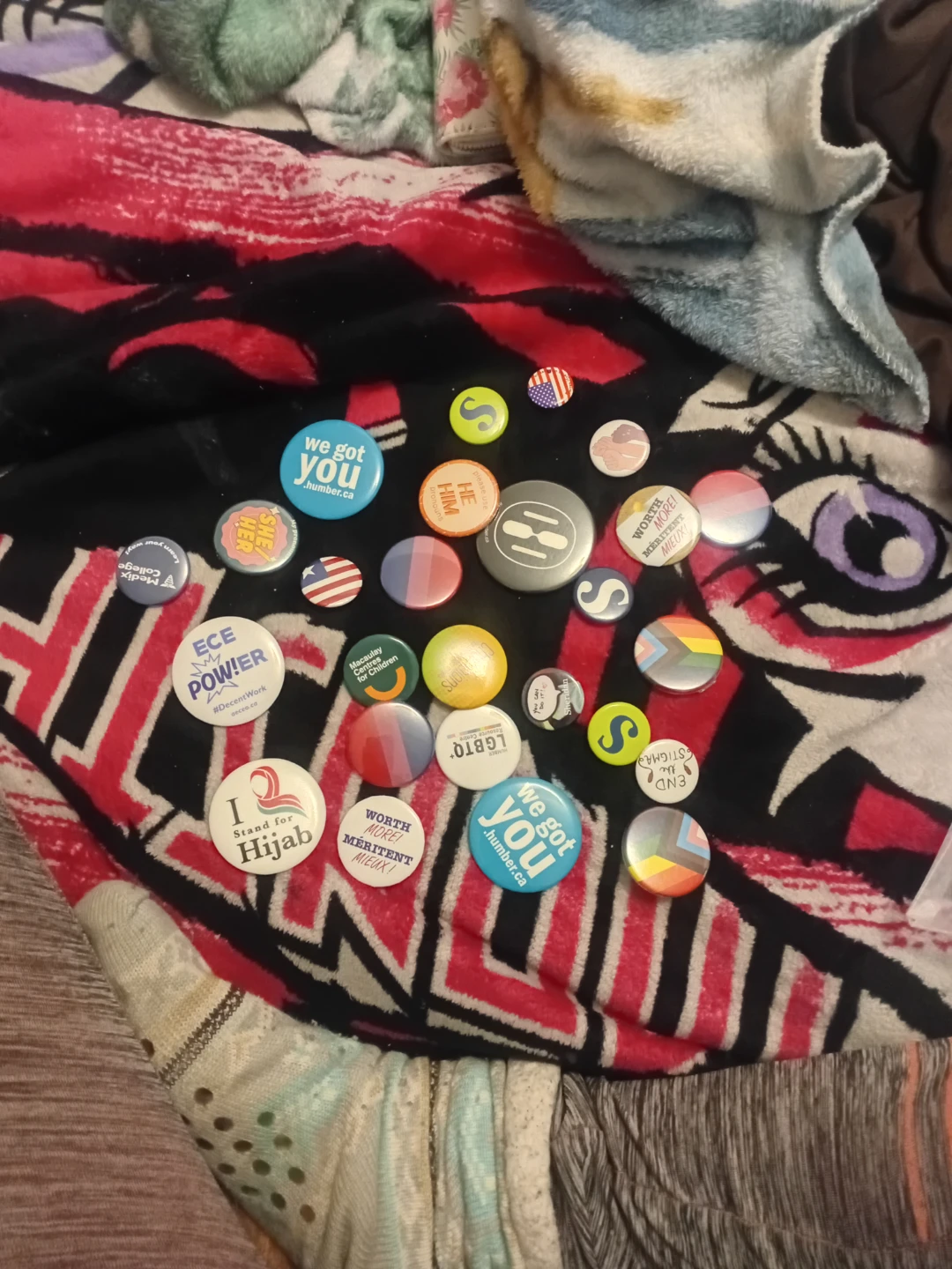 Collection of Various Buttons and Pins🧡