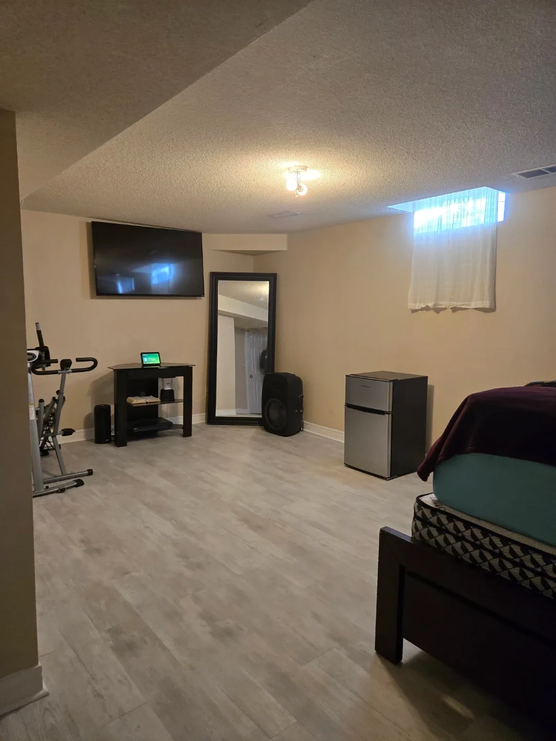 Private huge room in basement image indicator(2)