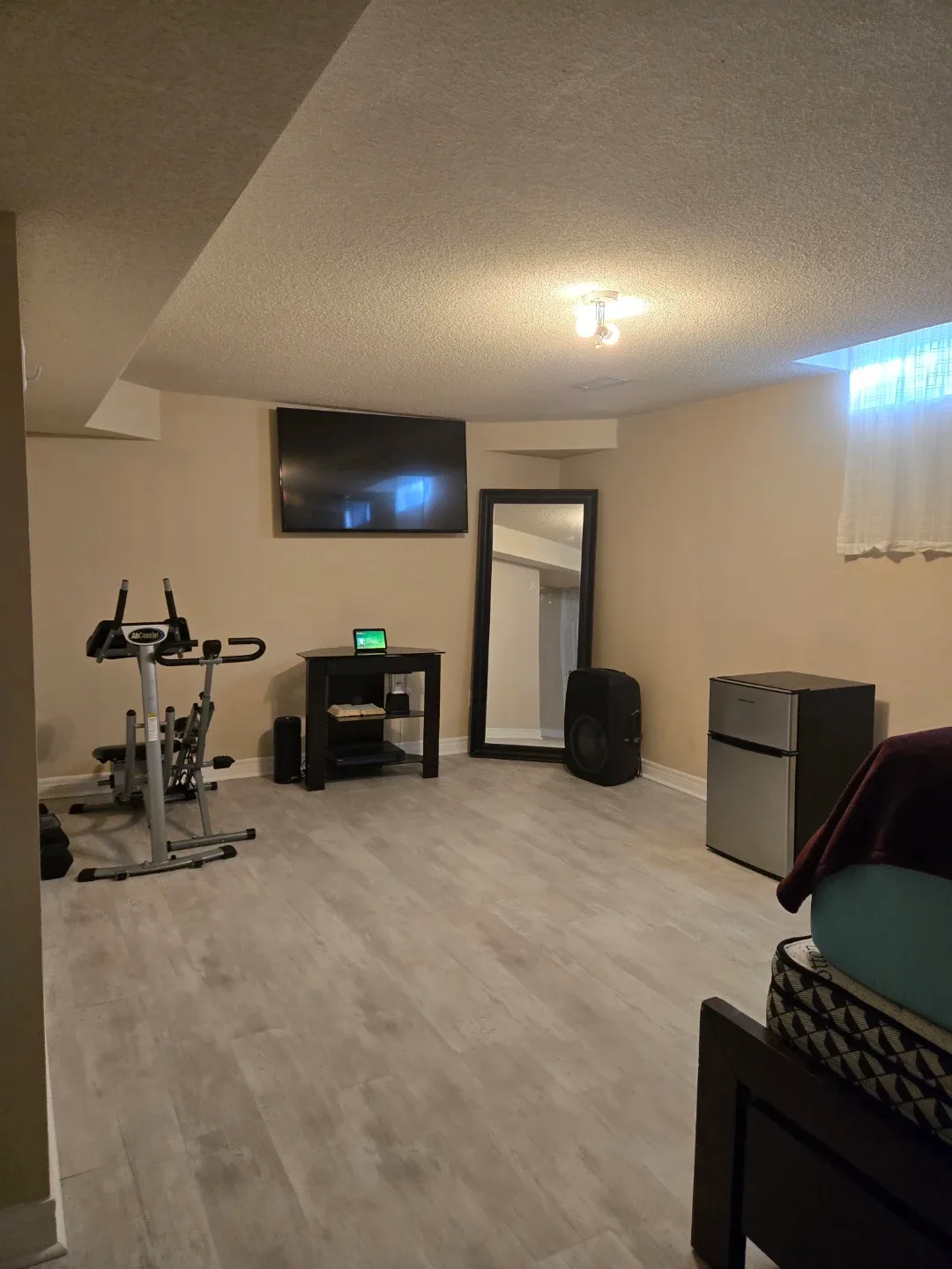 Private huge room in basement image indicator(3)