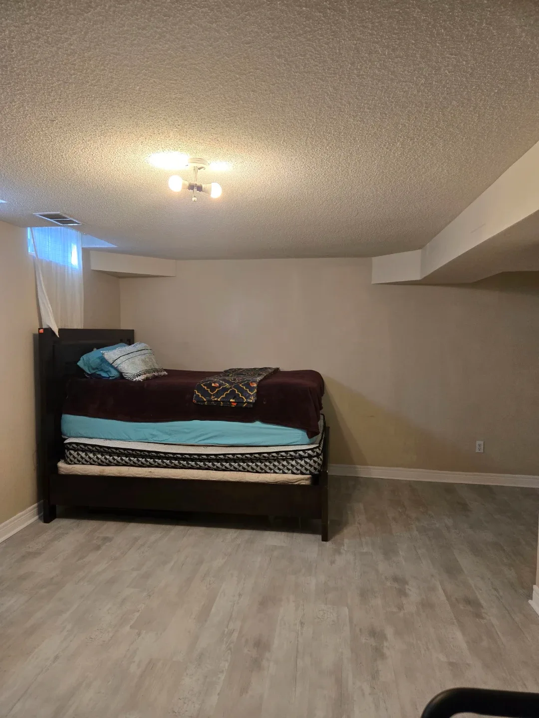 Private huge room in basement image indicator(4)