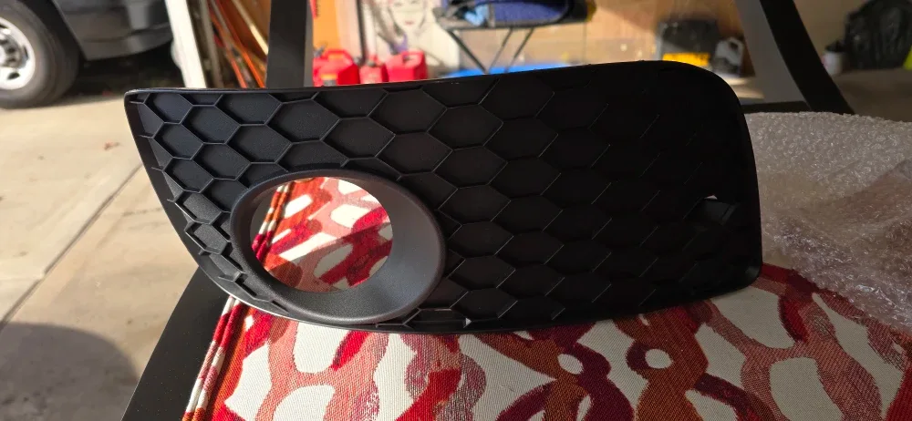 Pair of Black Fog Light Covers VW JETTA (MK5) image indicator(2)