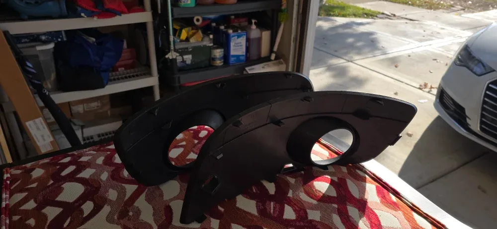 Pair of Black Fog Light Covers VW JETTA (MK5) image indicator(3)