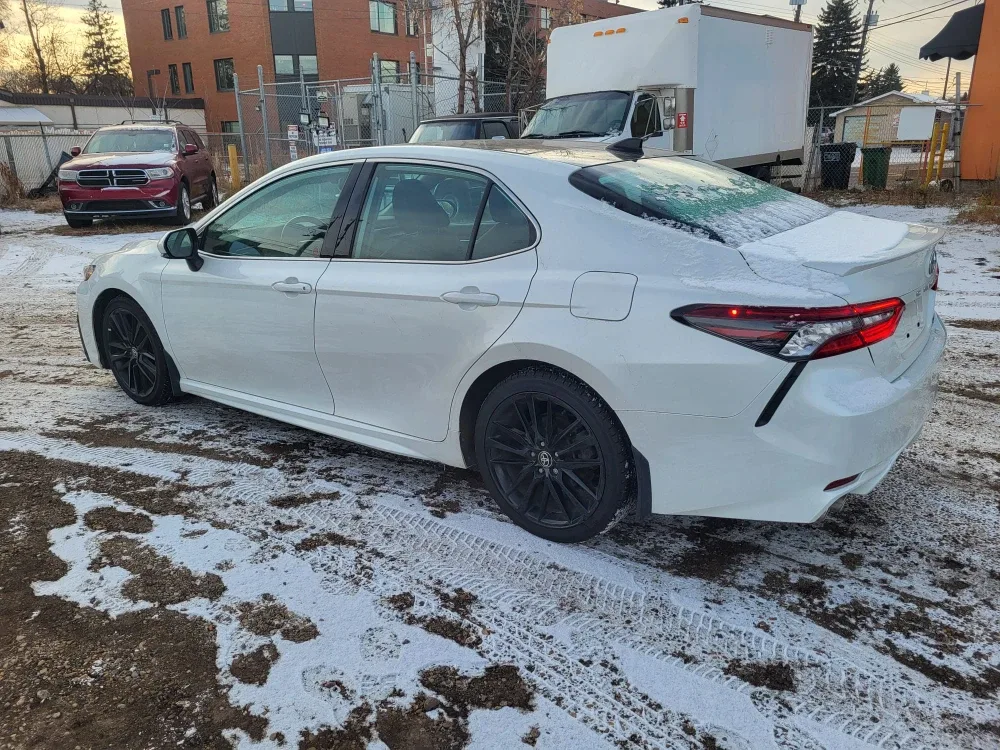 Toyota Camry Sedan - White image indicator(10)