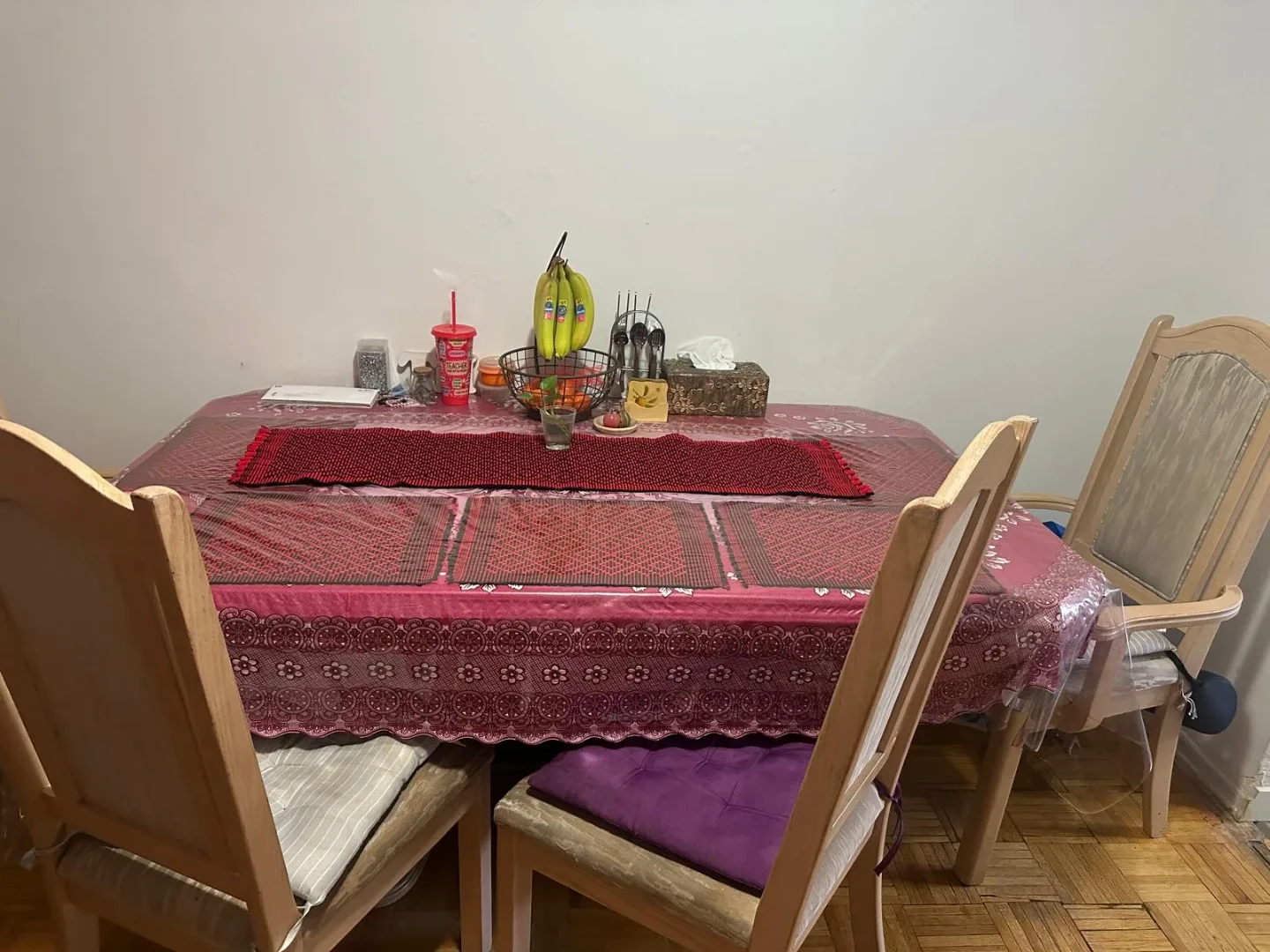 Dining table and chairs set image indicator(4)