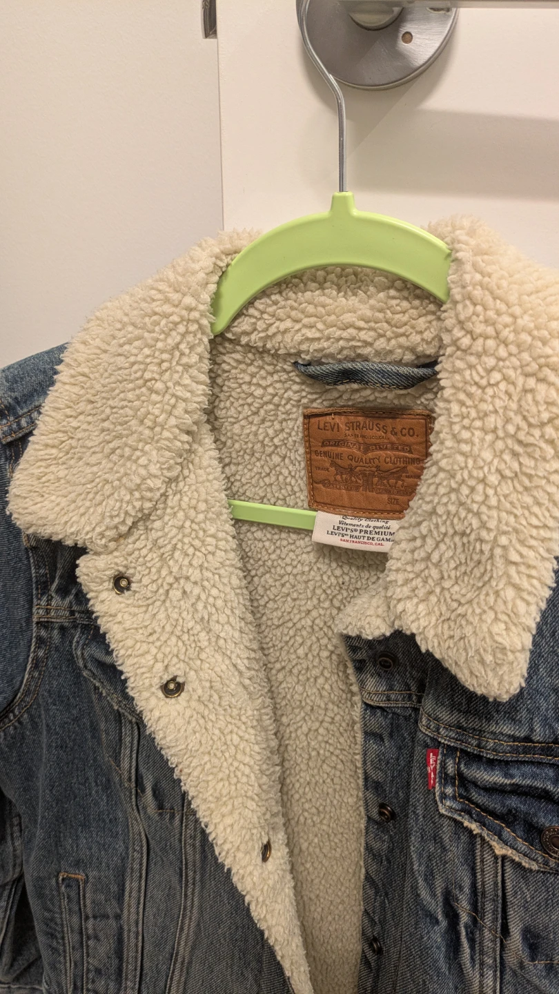 Women's Levi's Premium Denim Sherpa Trucker Jacket, Size M - photo 3