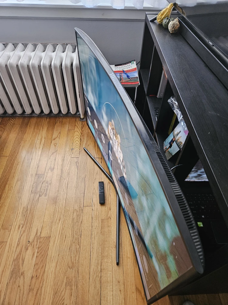 Curved Samsung 4K Smart TV 55" - photo 4