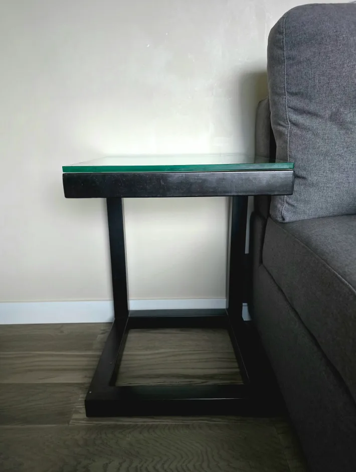 Glass Top Side Table With Black Frame image indicator(3)