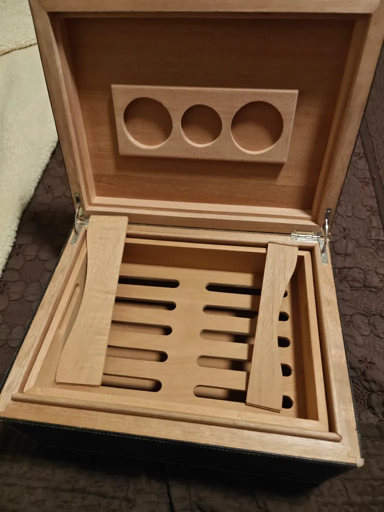 Large Cigar Humidor Box (13x10x7)