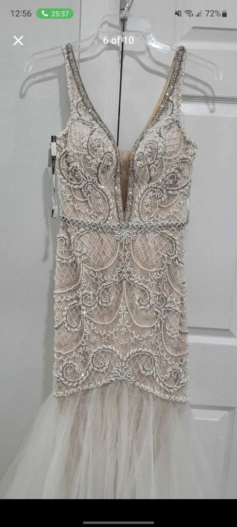 Wedding Dress - Elegant & Beautiful image indicator(2)