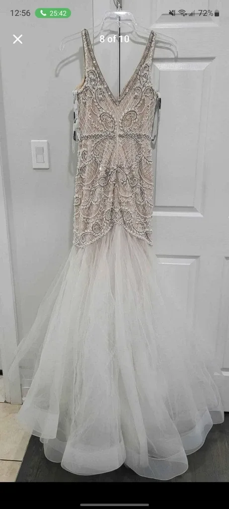 Wedding Dress - Elegant & Beautiful image indicator(7)