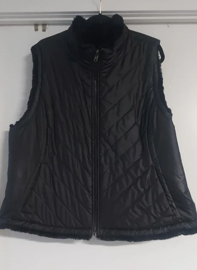 Black Quilted Reversible Vest image indicator(2)