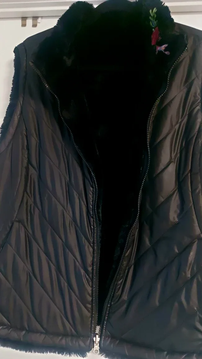 Black Quilted Reversible Vest image indicator(3)