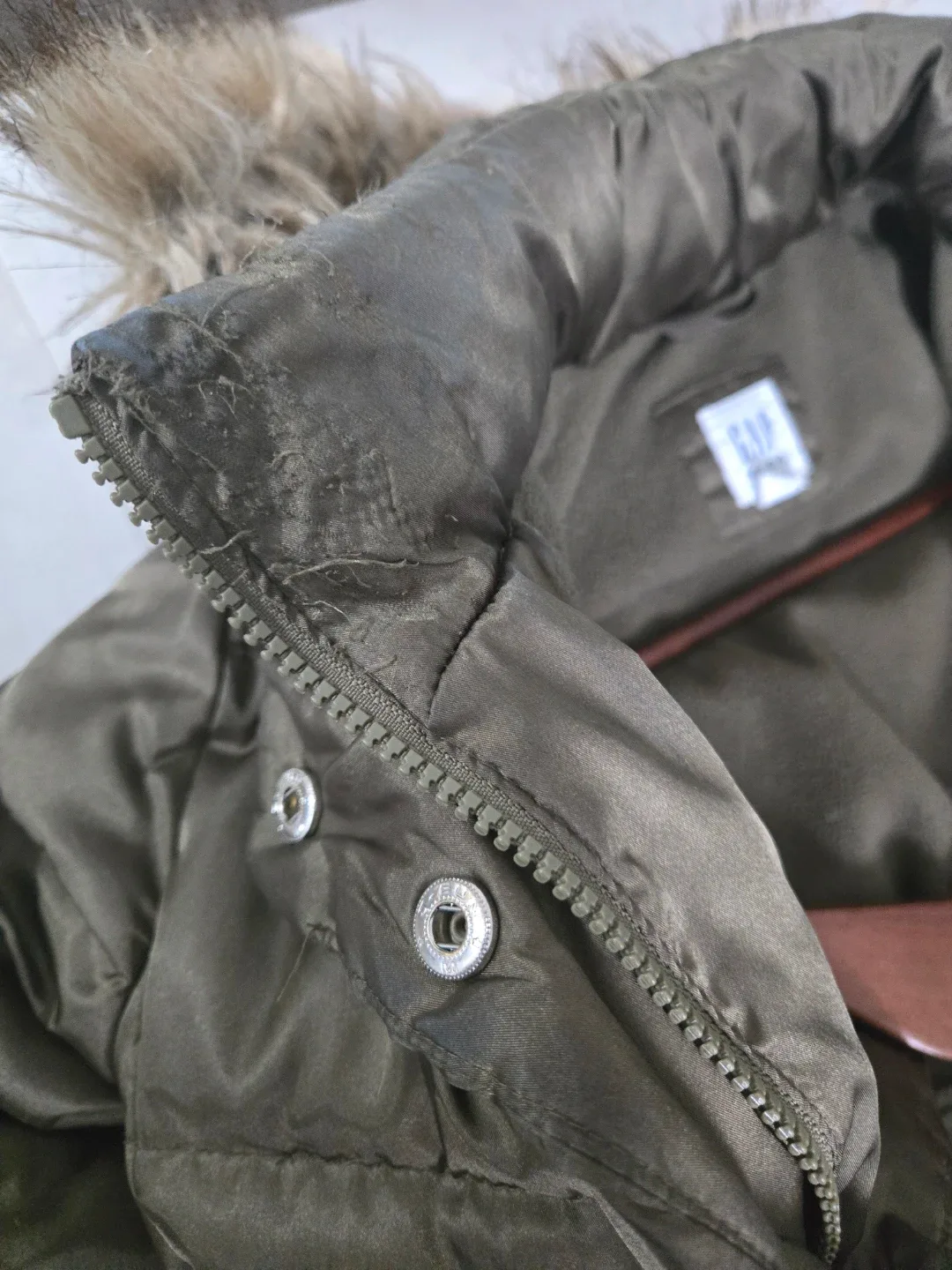 GAP Kids Puffer Jacket - Size M image indicator(3)