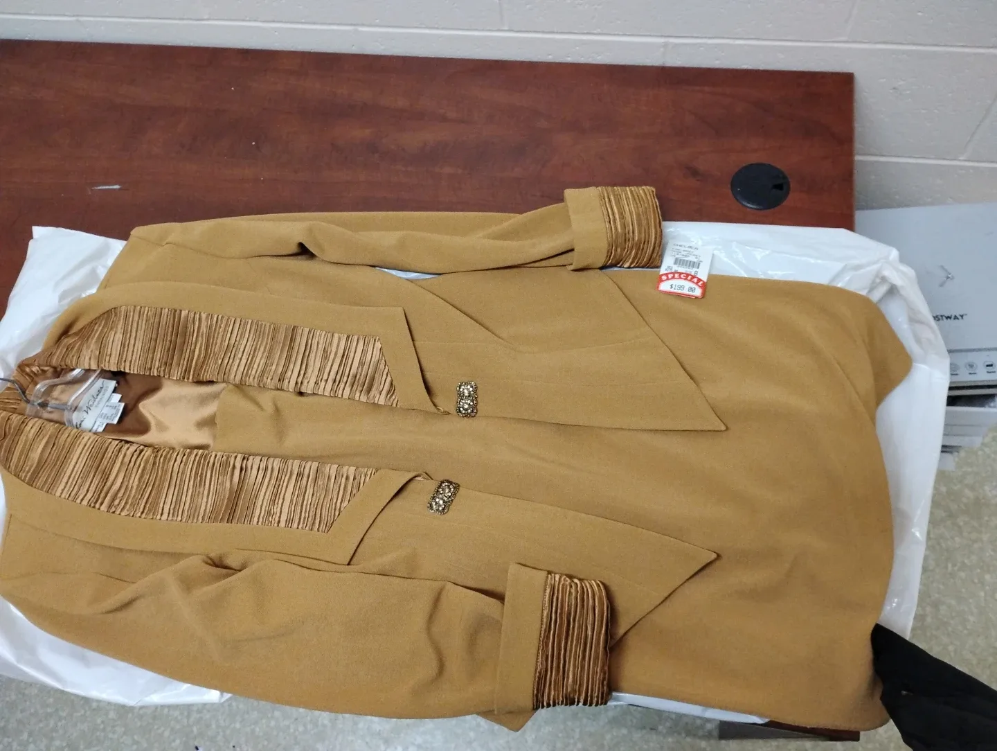 Lori Westin Dress Suit - Size 8 image indicator(2)