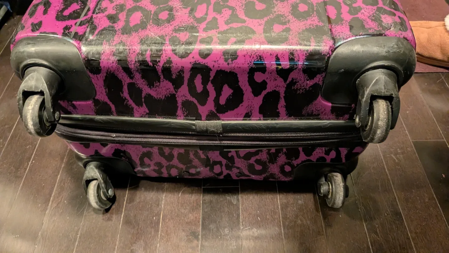 Pink Leopard Print Spunner IT Luggage, 24" image indicator(3)