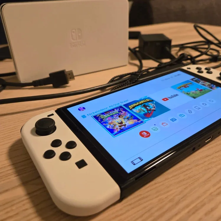 Nintendo Switch OLED. MINT condition. original accessories. image indicator(4)