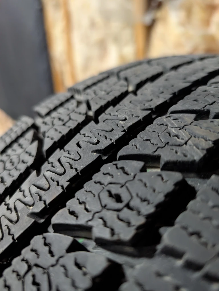 (4)-205/55R16 Winter Tires On Steel Rims Off 2013 Honda Civic - photo 4