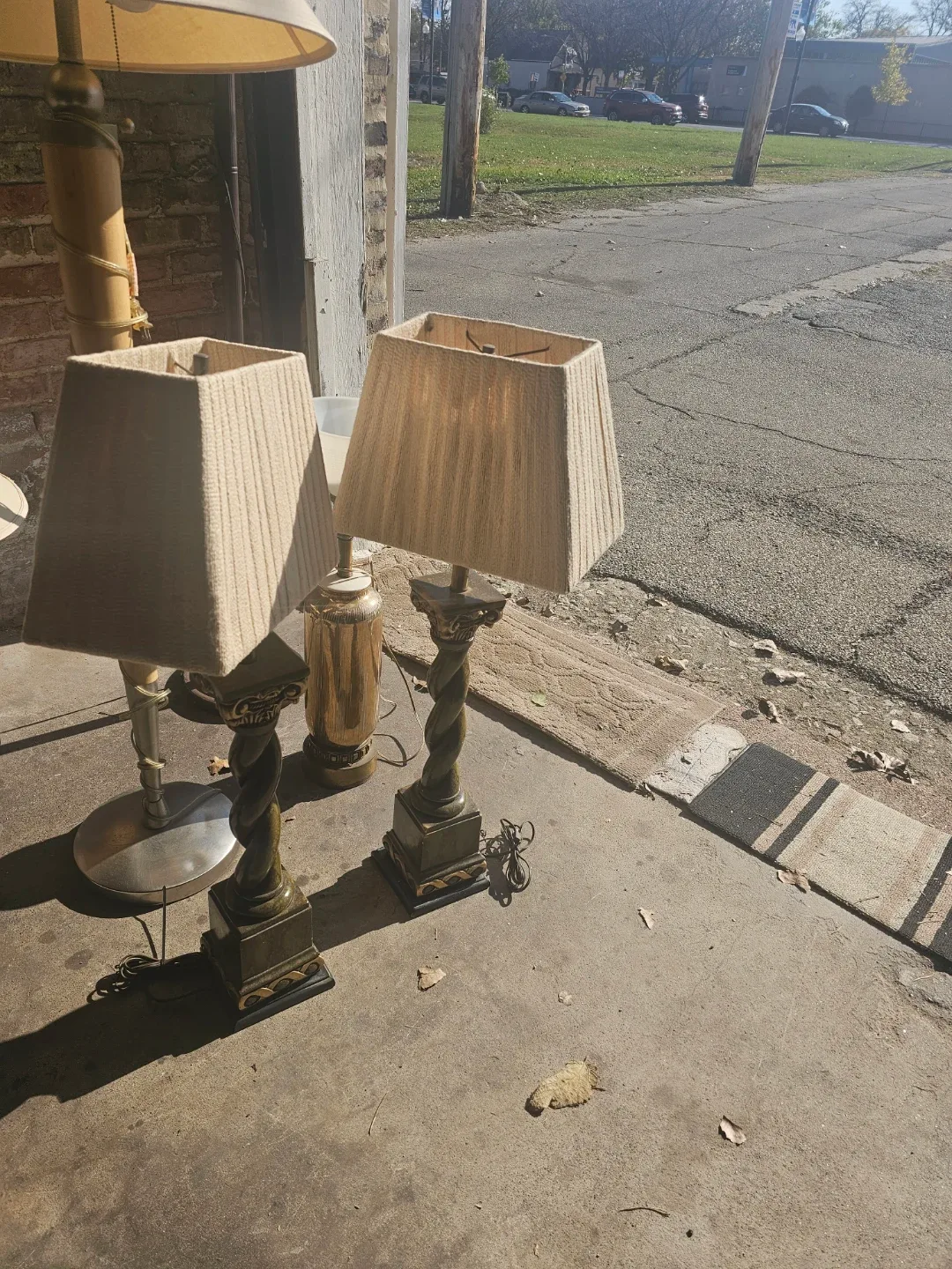 Pair of Vintage Twisted Column Lamps image indicator(6)