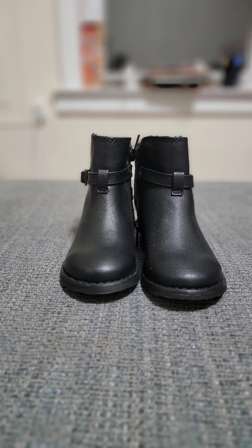 Baby Gap Black Boots, Size 7 - New with Tags! - photo 2