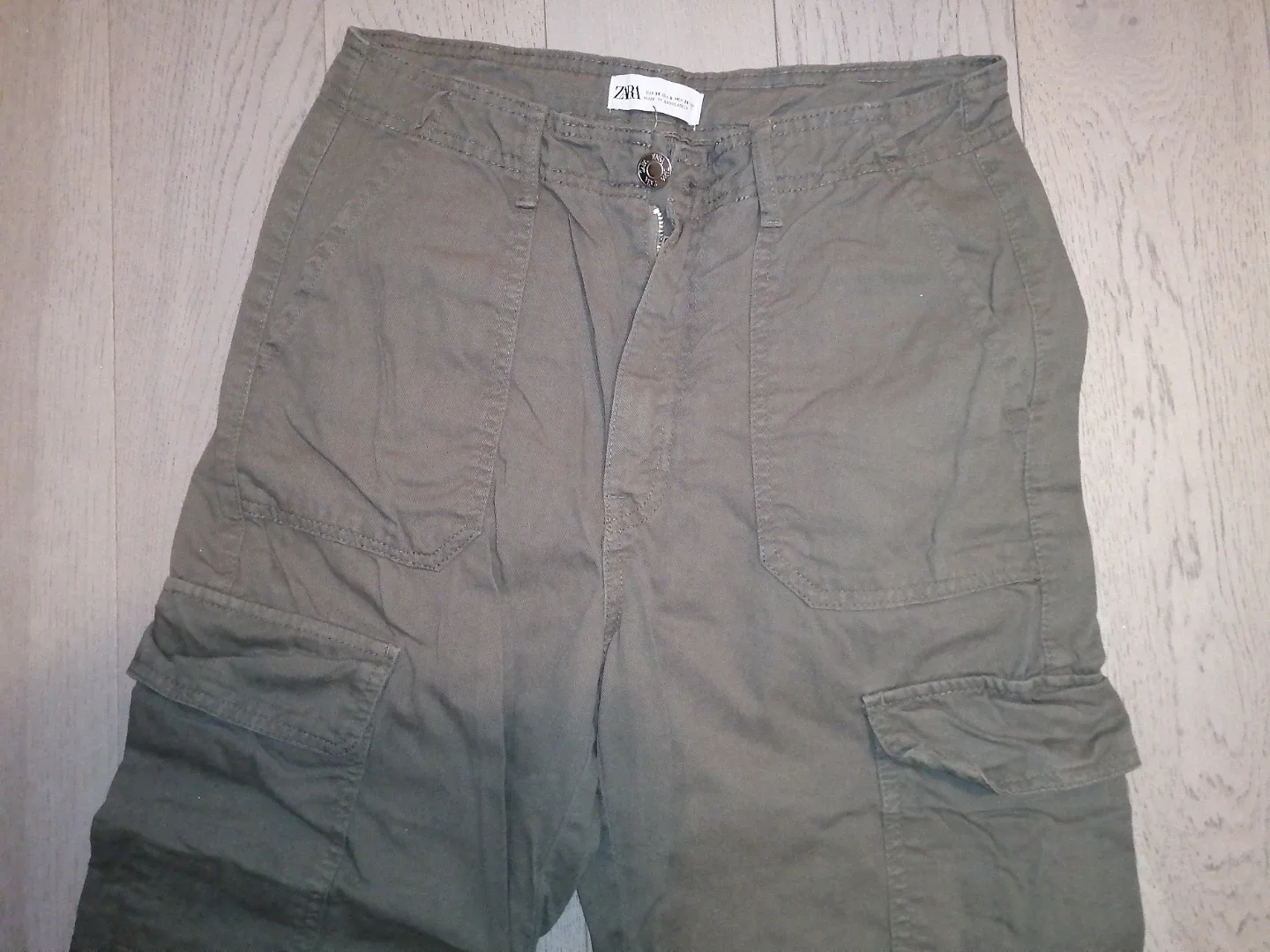 Zara Cargo Pants - Size 6 us image indicator(2)