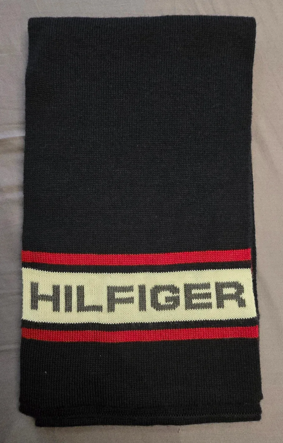 NEW! Tommy Hilfiger Scarf! image indicator(3)