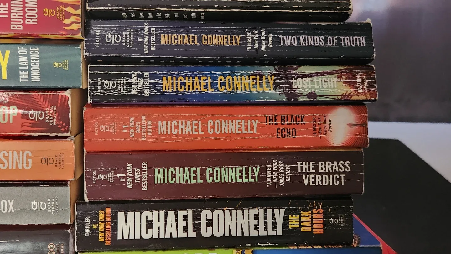 21 Michael Connelly & 4 others image indicator(6)