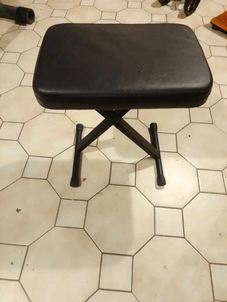 Adjustable Black Piano Bench image indicator(4)