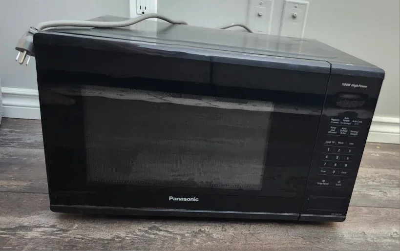 Panasonic 1100W High-Power Microwave