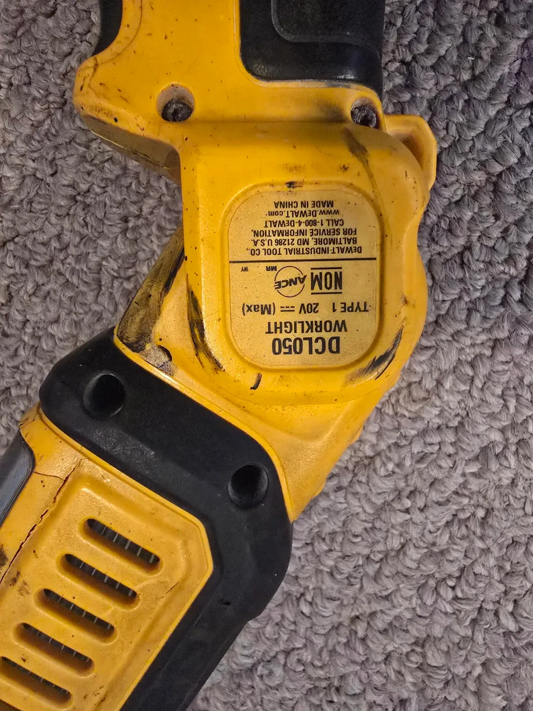 Two DeWalt 20V MAX Worklights image indicator(4)